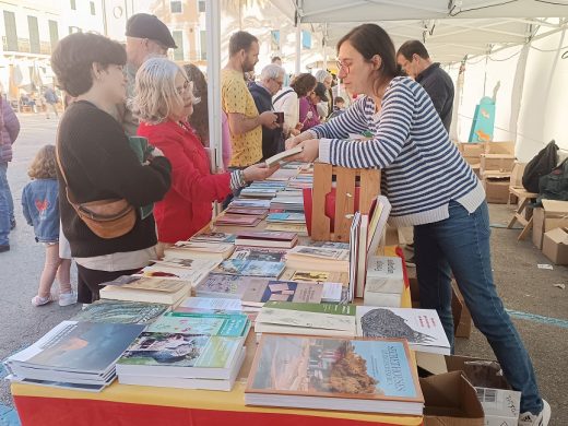 (Fotos) Libros, cuentos y música en Ciutadella