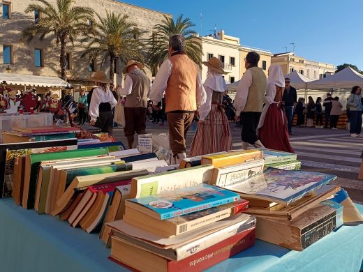 (Fotos) Libros, cuentos y música en Ciutadella