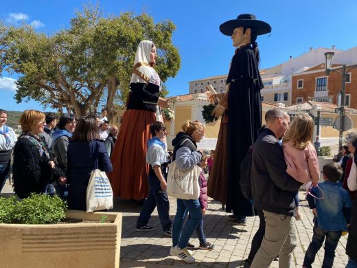 (Fotos y vídeo) Maó inicia las festividades del 90º aniversario de los ‘gegants’ Tomeu y Guida