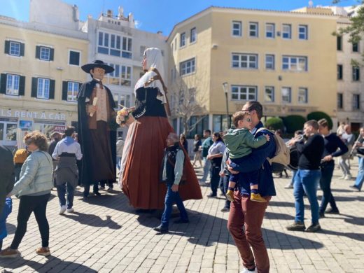 (Fotos y vídeo) Maó inicia las festividades del 90º aniversario de los ‘gegants’ Tomeu y Guida