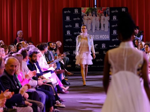 (Fotos) Alaior corona a Maria del Carme Vidal en el concurso de jóvenes diseñadores de moda