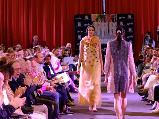 (Fotos) Alaior corona a Maria del Carme Vidal en el concurso de jóvenes diseñadores de moda