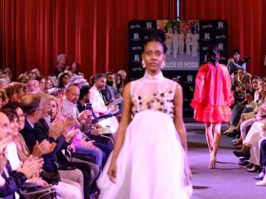 (Fotos) Alaior corona a Maria del Carme Vidal en el concurso de jóvenes diseñadores de moda