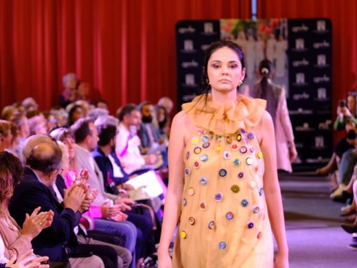 (Fotos) Alaior corona a Maria del Carme Vidal en el concurso de jóvenes diseñadores de moda