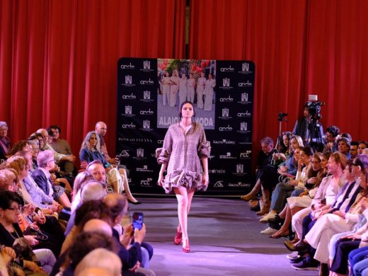 (Fotos) Alaior corona a Maria del Carme Vidal en el concurso de jóvenes diseñadores de moda