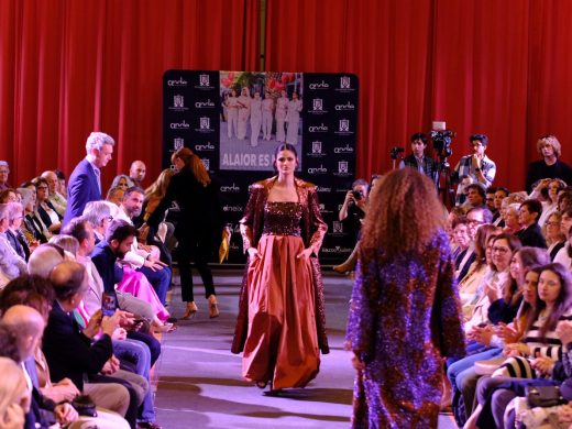 (Fotos) Alaior corona a Maria del Carme Vidal en el concurso de jóvenes diseñadores de moda