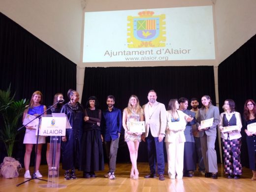 (Fotos) Alaior corona a Maria del Carme Vidal en el concurso de jóvenes diseñadores de moda