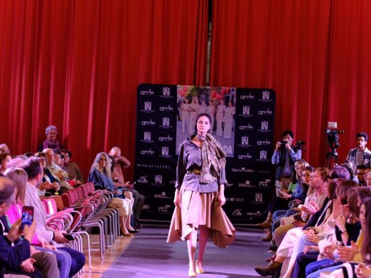 (Fotos) Alaior corona a Maria del Carme Vidal en el concurso de jóvenes diseñadores de moda