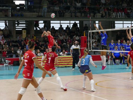 El Avarca minimiza al Tenerife (3-0) y fuerza el tercer partido