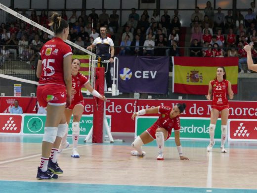 El Avarca minimiza al Tenerife (3-0) y fuerza el tercer partido