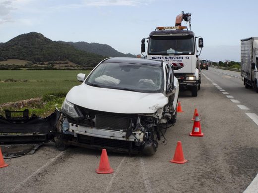 (Fotos) Accidente en el cruce de Ets Alocs: un herido tras el choque de dos vehículos