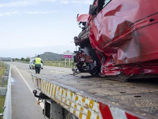 (Fotos) Accidente en el cruce de Ets Alocs: un herido tras el choque de dos vehículos