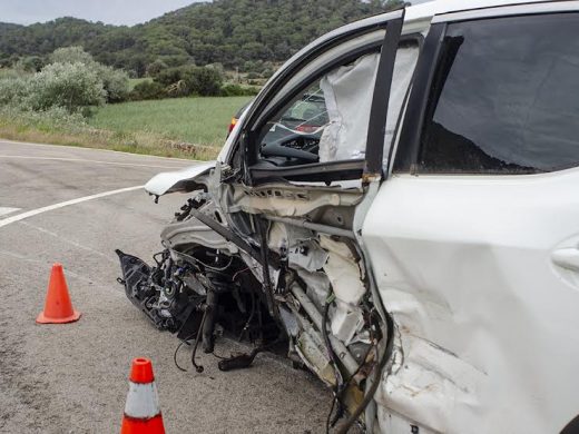 (Fotos) Accidente en el cruce de Ets Alocs: un herido tras el choque de dos vehículos