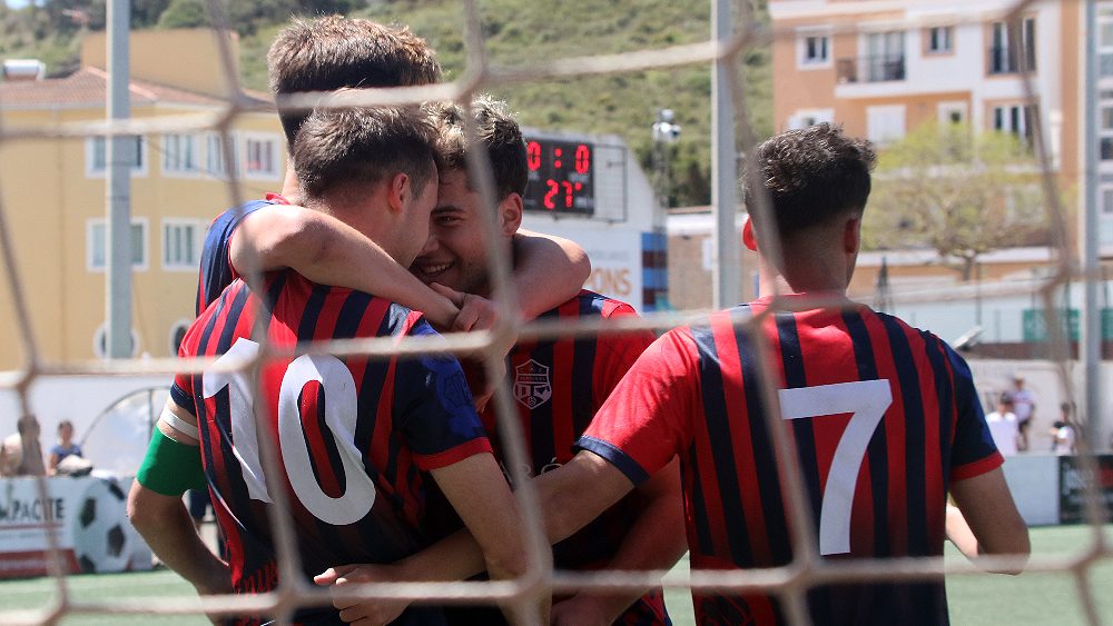 Celebración tras el primer gol (Fotos: Jaume Fiol - deportesmenorca.com)