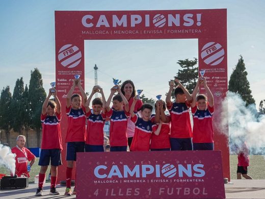 (Fotos) Son Marçal acoge la gran fiesta del fútbol base menorquín