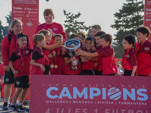 (Fotos) Son Marçal acoge la gran fiesta del fútbol base menorquín