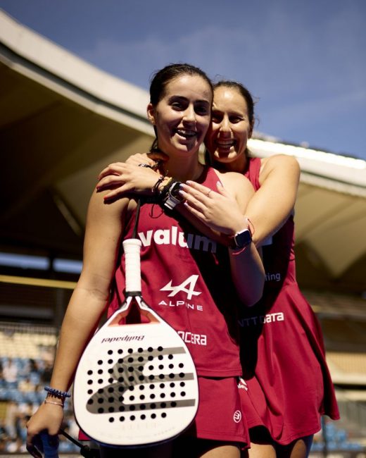 Gemma y Claudia, tras la victoria.