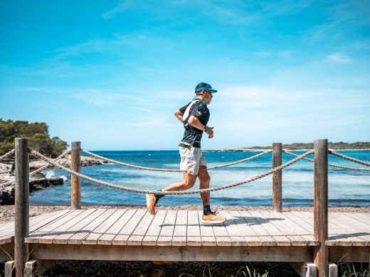 Antonie Guillon y Claire Bannwarth repiten como campeones de la Trail Menorca Camí de Cavalls