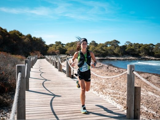 Antonie Guillon y Claire Bannwarth repiten como campeones de la Trail Menorca Camí de Cavalls