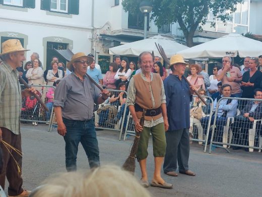 Ferreries estrena su nueva feria del campo con un desfile