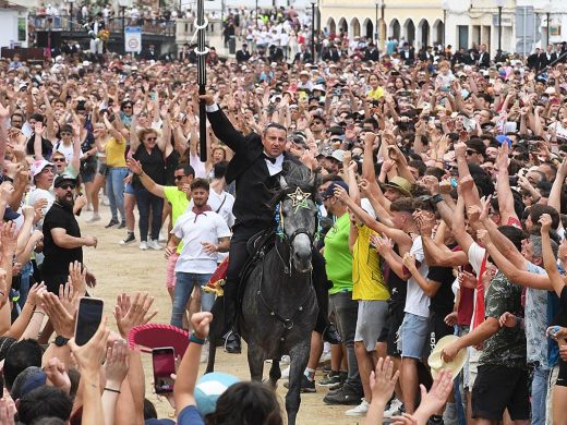(Fotos y vídeo) Multitudinaria asistencia a los ‘Jocs des Pla’ en Ciutadella