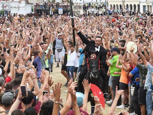 (Fotos y vídeo) Multitudinaria asistencia a los ‘Jocs des Pla’ en Ciutadella
