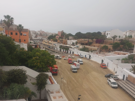 (Fotos y vídeo) Las rissagas inundan el Pla de Sant Joan