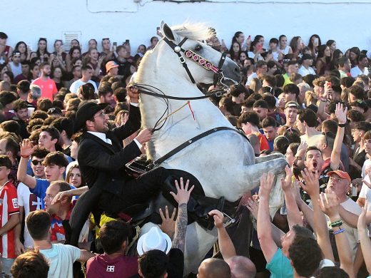 (Vídeo y fotos) Es Pla vibra con la fiesta