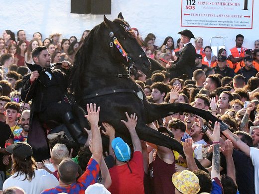 (Vídeo y fotos) Es Pla vibra con la fiesta