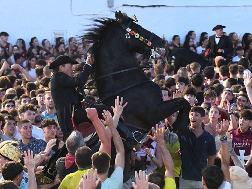 (Vídeo y fotos) Es Pla vibra con la fiesta