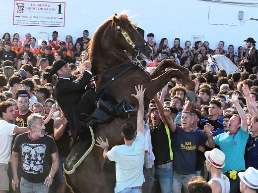 (Vídeo y fotos) Es Pla vibra con la fiesta