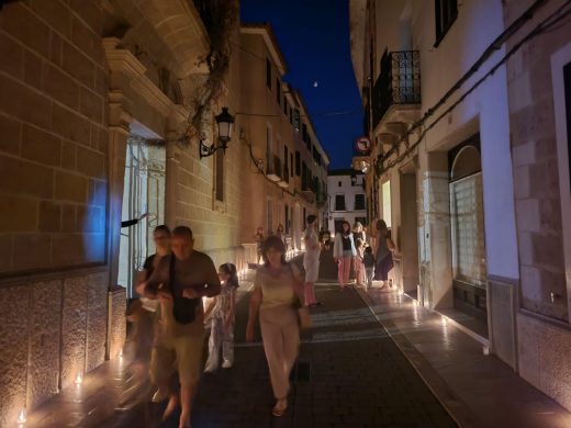 (Fotos) Alaior celebra la “Nit amb Candela” por primera vez este verano