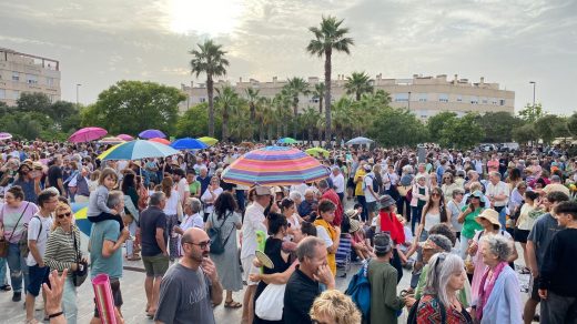 Concentración en la Plaça Biosfera de Maó (Foto: Antxon Castresana)