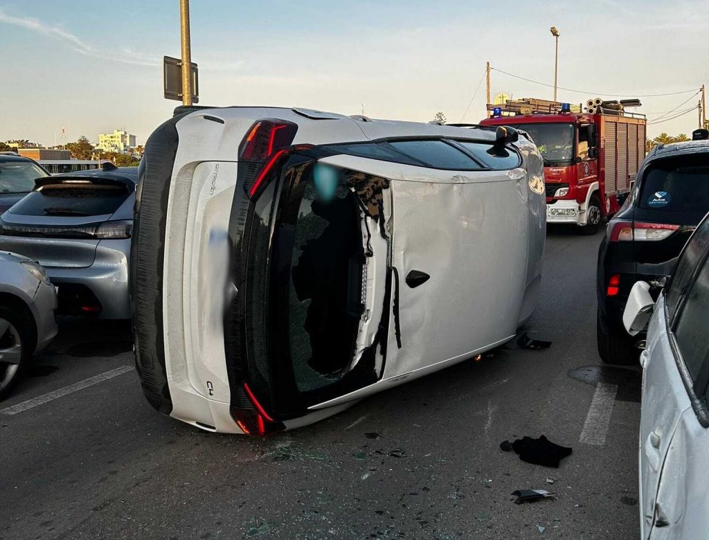 Imagen del vehículo volcado (Foto: Policía Nacional)