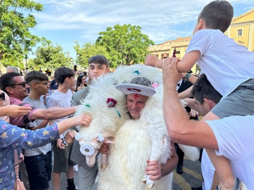 (Fotos) S’Homo des be visita al obispo