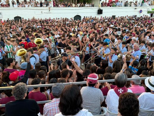 (Vídeo y fotos) Es Pla vibra con la fiesta