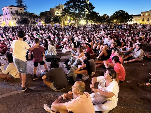 (Vídeo y fotos) Es Pla vibra con la fiesta