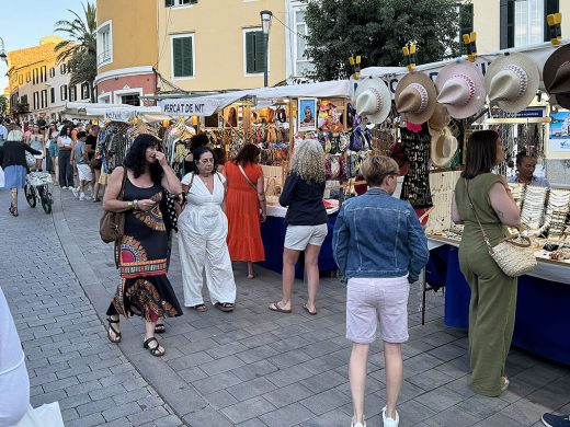 (Fotos) Empiezan 10 semanas de ‘Nits de música al carrer’ en Maó