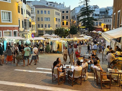 (Fotos) Empiezan 10 semanas de ‘Nits de música al carrer’ en Maó