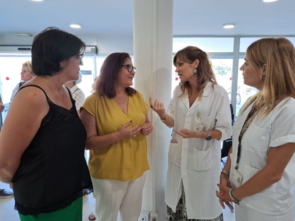La consellera Manuela García y la alcaldesa Joana Mari Pons han visitado las instalaciones de Canal Salat