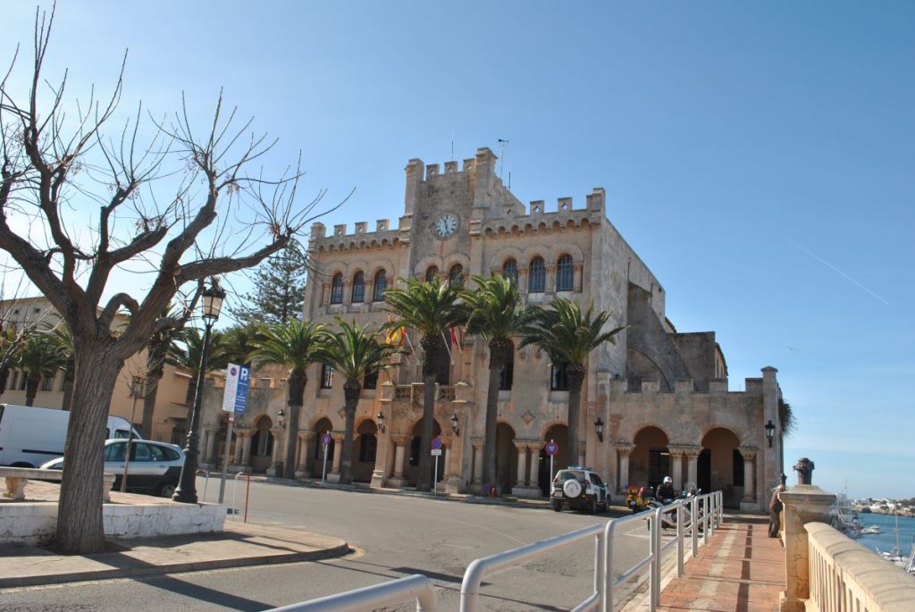 Las casas consistoriales de Ciutadella, antiguo Palau des Governador