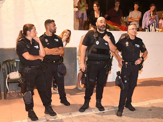 (Fotos) Marea roja de alegría en Menorca