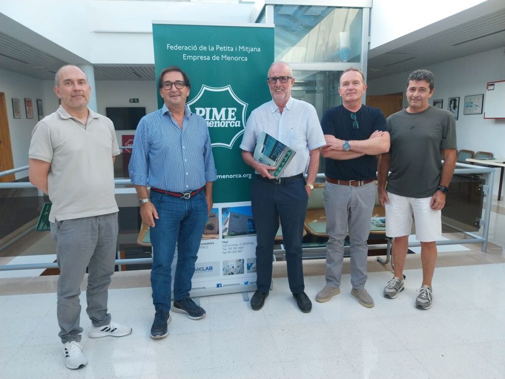 Componen la nueva directiva: Juan Carlos Fernández de Salort, Vicente Cajuso, Javier Pons de Marco, Josep Fortuny y José Olives