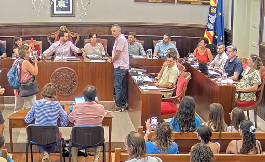 Toma de posesión de Carlos Uhler en el pleno municipal