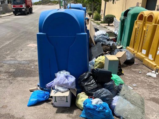 (Fotos y vídeo) Basura y suciedad se acumulan en Cala Llonga