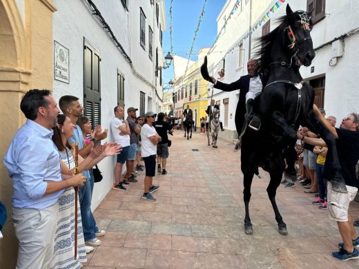(Vídeo y fotos) Sant Martí hace botar Es Mercadal