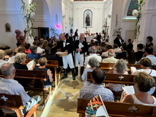 (Vídeos y fotos) Sant Antoni lleva la fiesta a Fornells