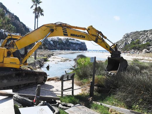 (Fotos) El Govern inicia las obras de reparación en Cala en Porter