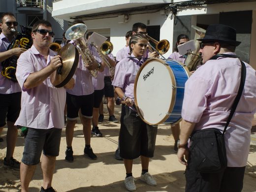 (Fotos) Los cabezudos animan las fiestas en Ferreries