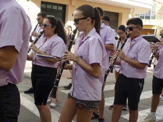 (Fotos) Los cabezudos animan las fiestas en Ferreries